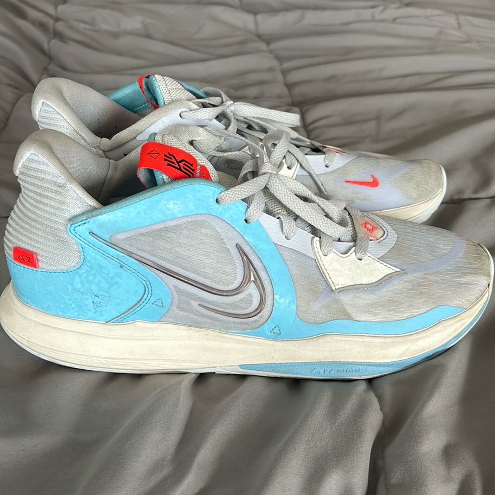 Men’s Nike Kyrie 5 Low Football Grey Size 12